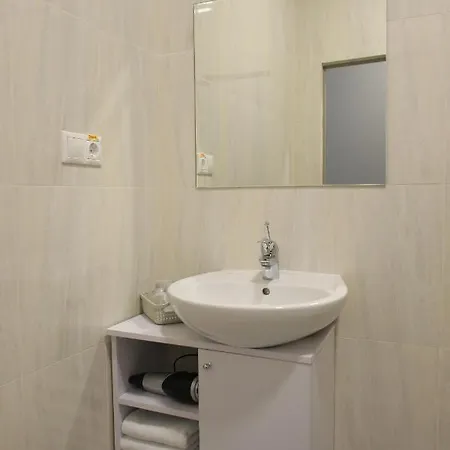 Glass Cube Hotel Kišiněv