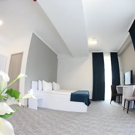 Glass Cube Hotel Kišiněv