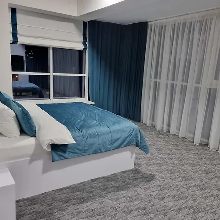 Hotel Glass Cube