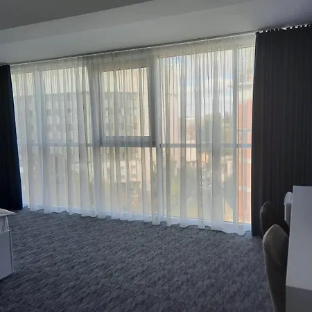Glass Cube Hotel Kišiněv